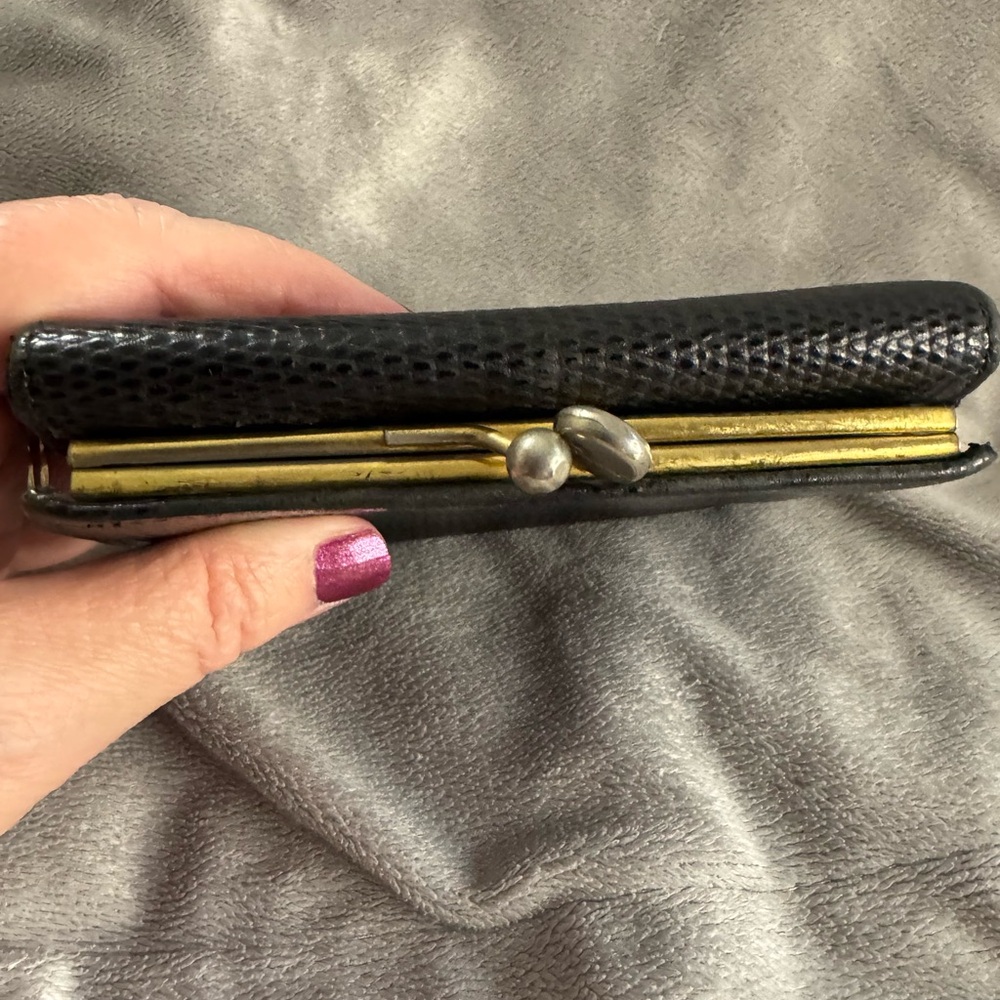 Ferragamo Vara Black Textured Leather Wallet Ribbon Accent Kiss Lock Change Pkt - Picture 8 of 10